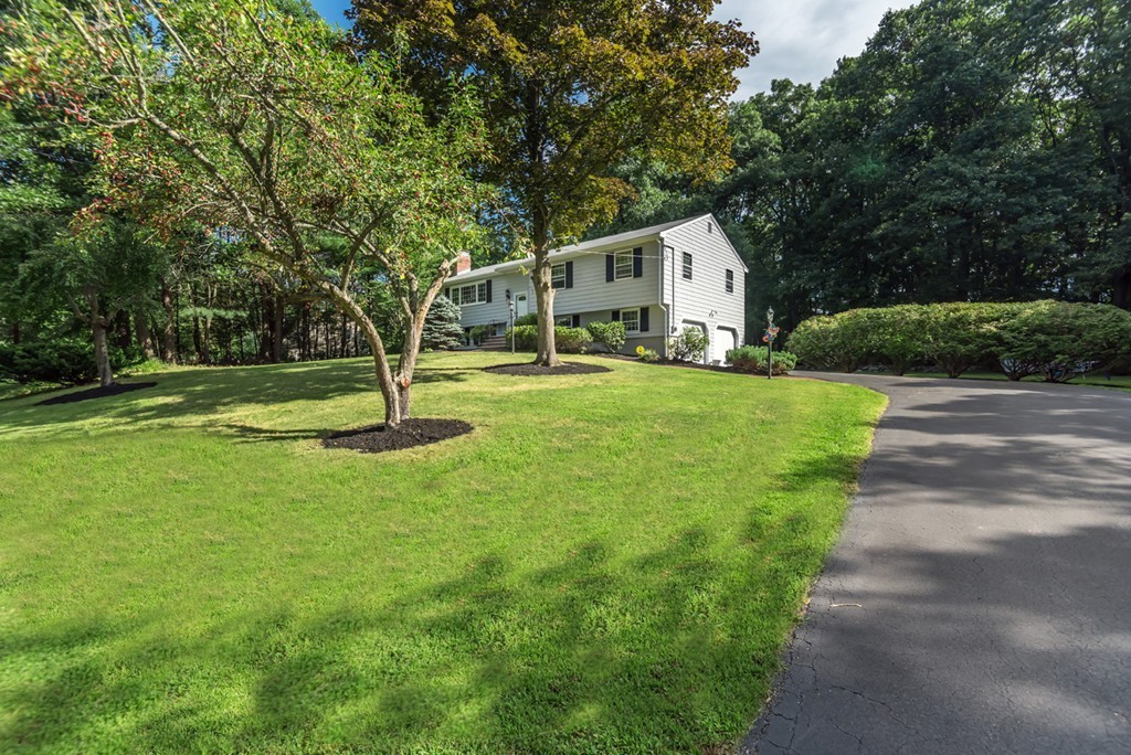 Robyn Magenheim The Sullivan Realty Group