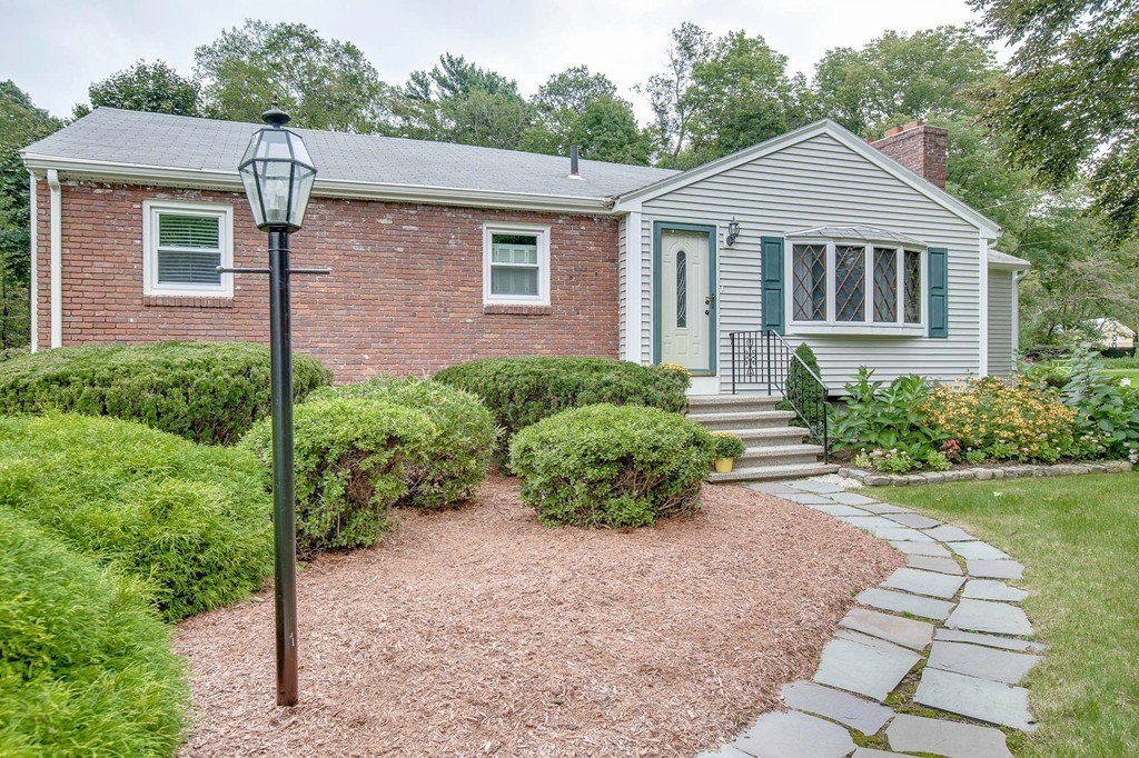 Robyn Magenheim The Sullivan Realty Group