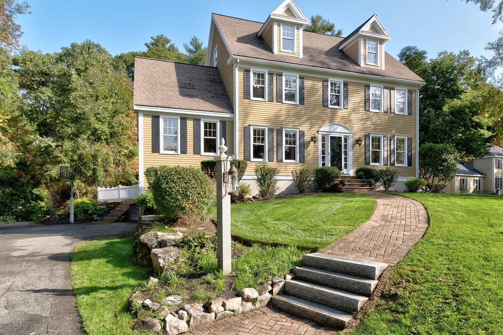 Robyn Magenheim The Sullivan Realty Group