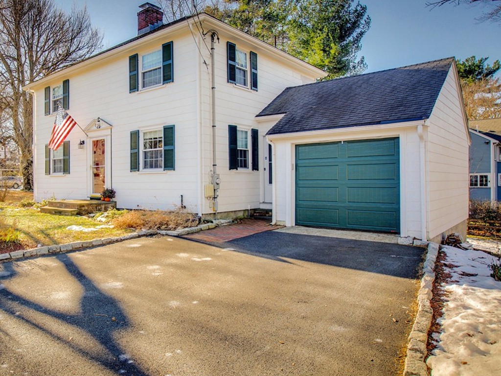 Robyn Magenheim The Sullivan Realty Group