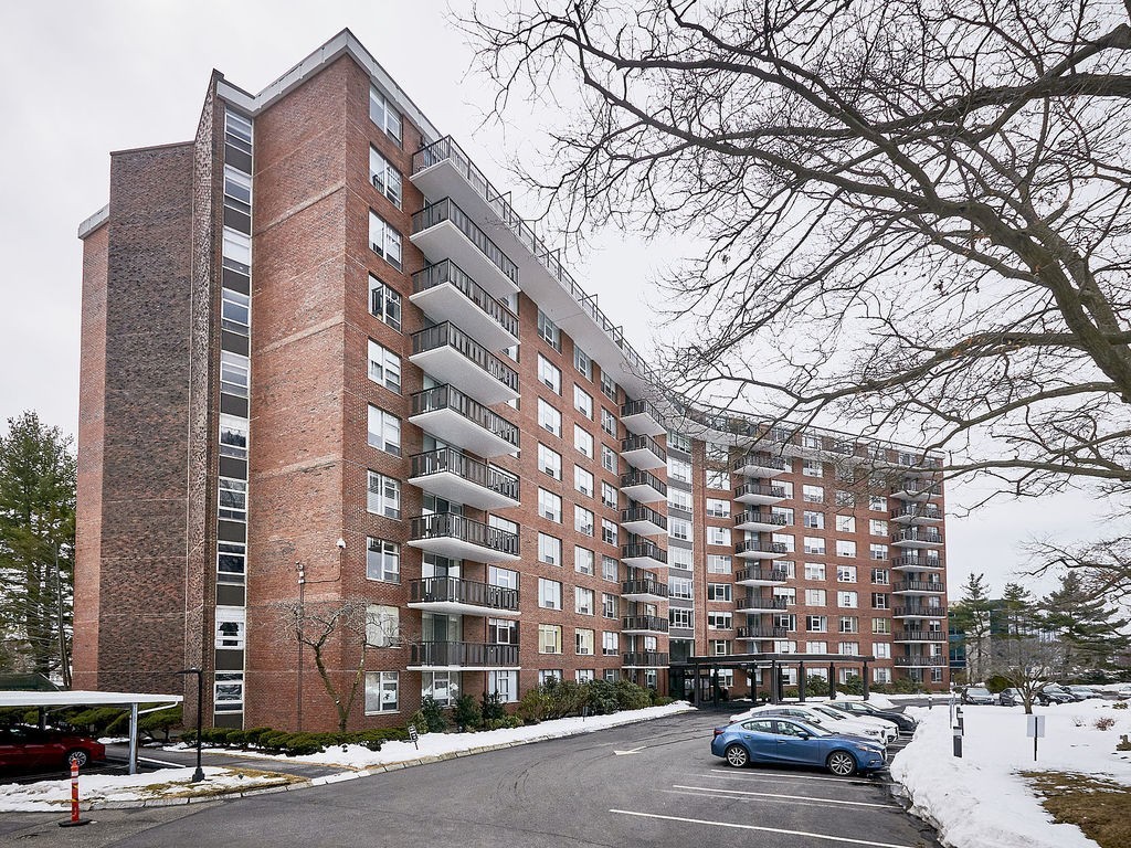 Imperial Towers Condos Current Listings & Pictures