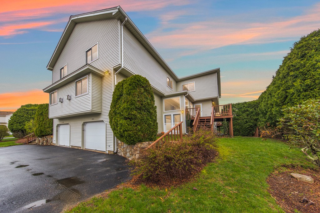 Starlight Village Condos Current Listings & Pictures