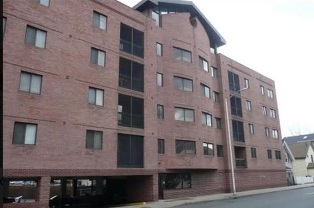 Sold 5 Ferry Street 104 Everett Ma 2 Beds 1 Full Bath 1 Half Bath Everett Ma