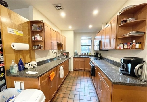 96 Gainsborough, Apt 103W