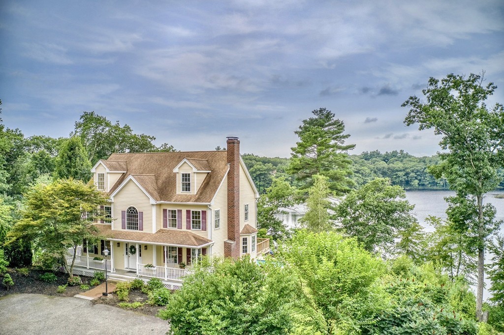 Robyn Magenheim The Sullivan Realty Group