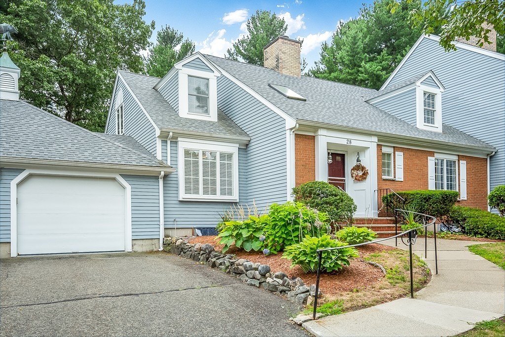 Fuller Pond Village Condos Current Listings & Pictures