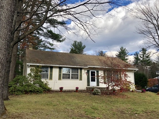 49 Lunt Dr, Greenfield, MA: $239,900