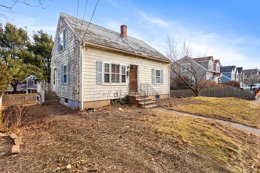 12 Horton Pl, Milton, MA 02186