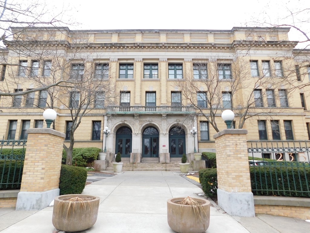 Springfield 2 Bed 2 Bath Condo for Sale 139,900