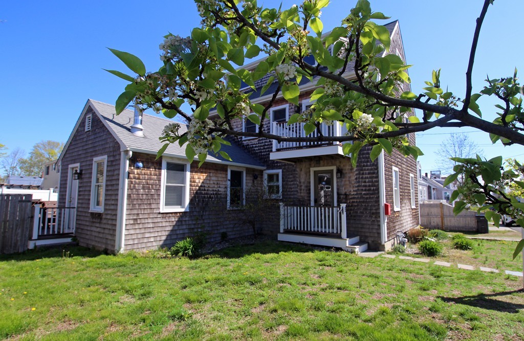 9 E St, Hull, MA 02045