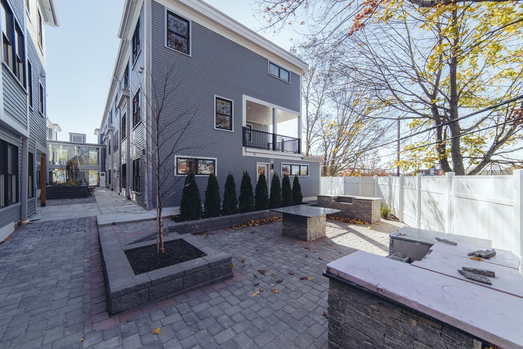 45 Spring St, West Roxbury