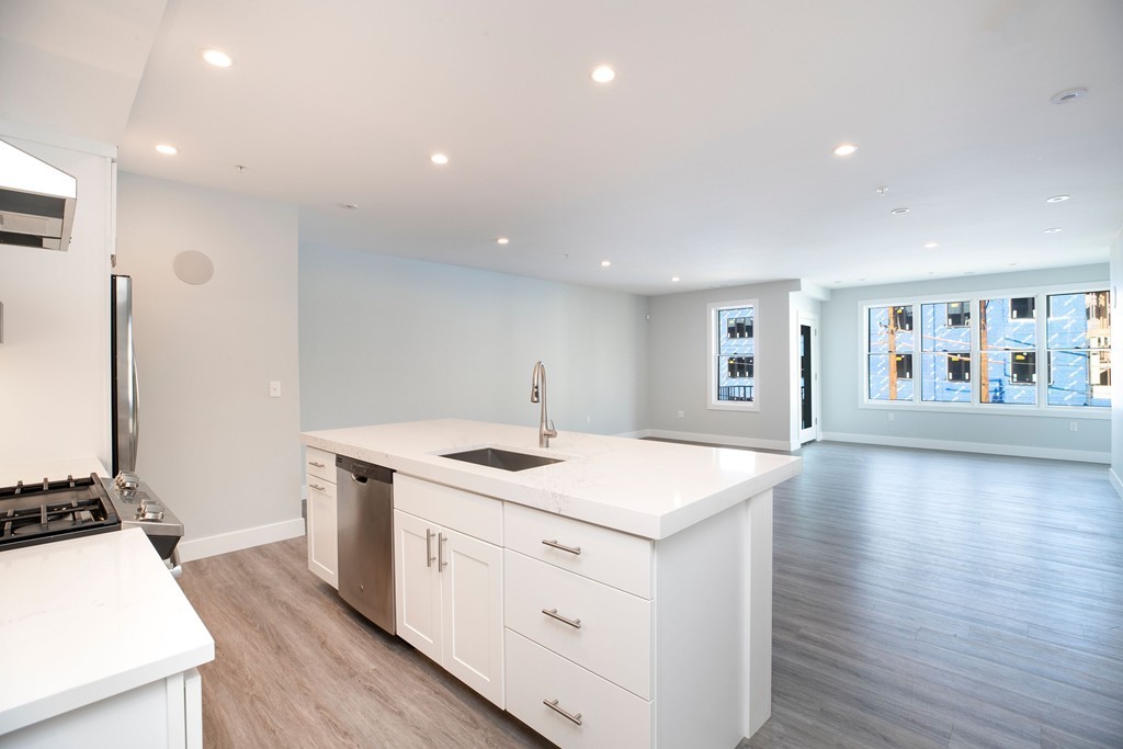 151 Hancock Street, #11, North Quincy, Quincy, MA 02171