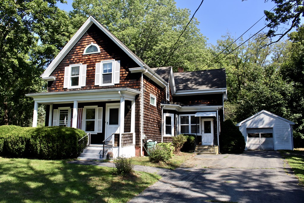 Sold 158 Center St Bridgewater Ma 02324 4 Beds 2 Full Baths 309000