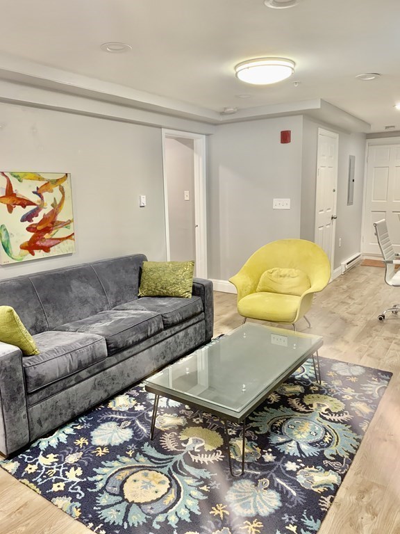 726 Metropolitan Ave, Hyde Park