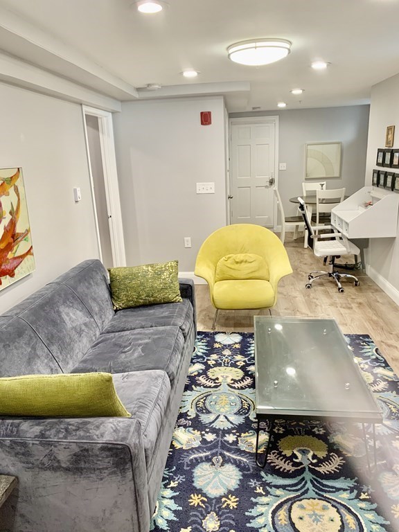 726 Metropolitan Ave, Hyde Park