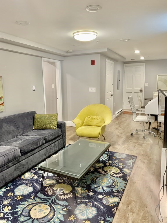 726 Metropolitan Ave, Hyde Park