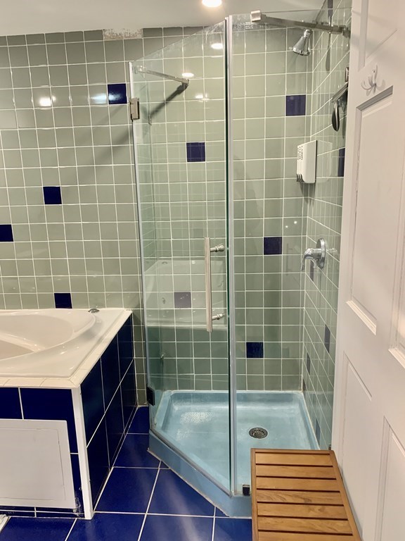 726 Metropolitan Ave, Hyde Park