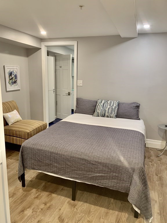 726 Metropolitan Ave, Hyde Park