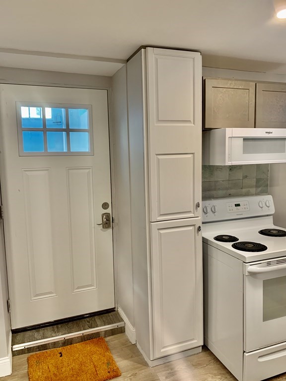 726 Metropolitan Ave, Hyde Park