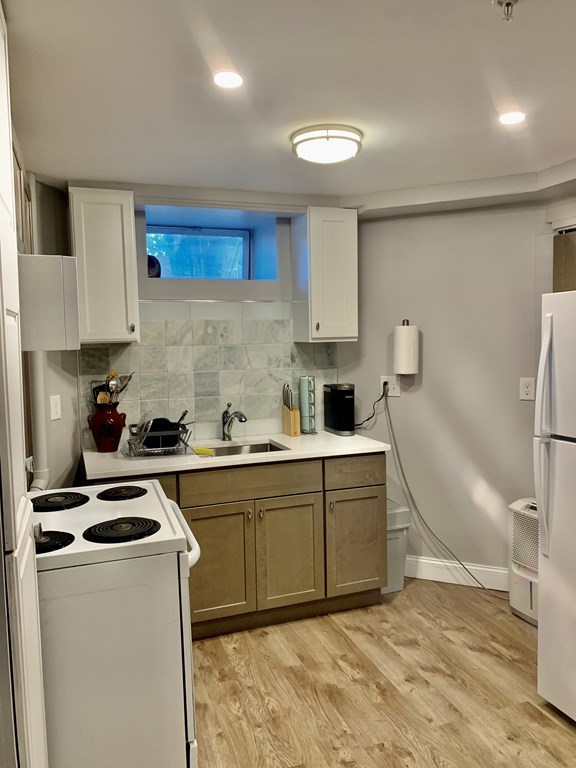 726 Metropolitan Ave, Hyde Park