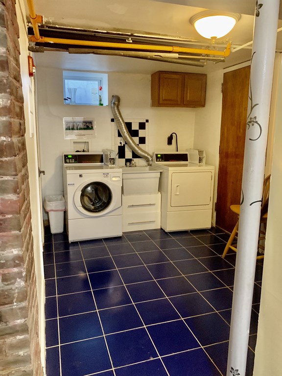 726 Metropolitan Ave, Hyde Park