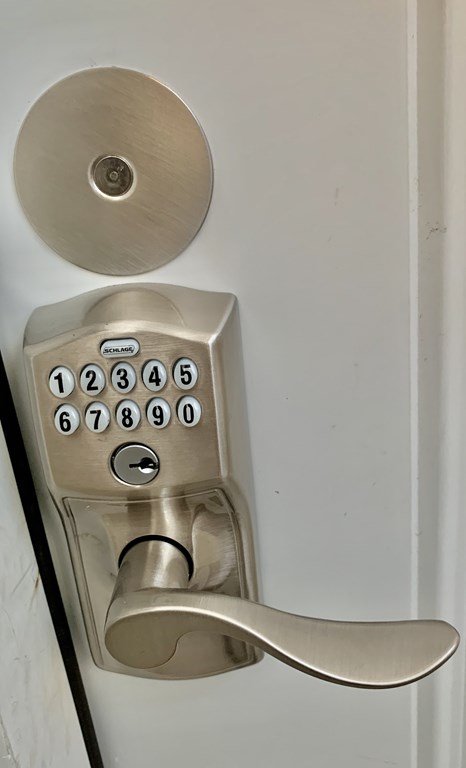 726 Metropolitan Ave, Hyde Park