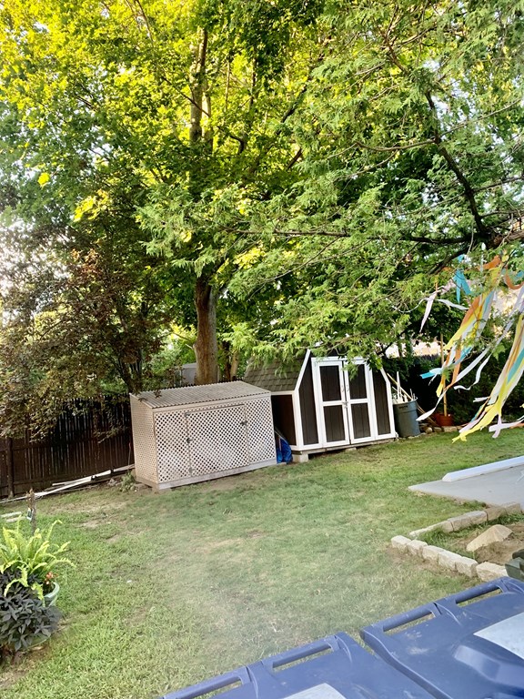 726 Metropolitan Ave, Hyde Park