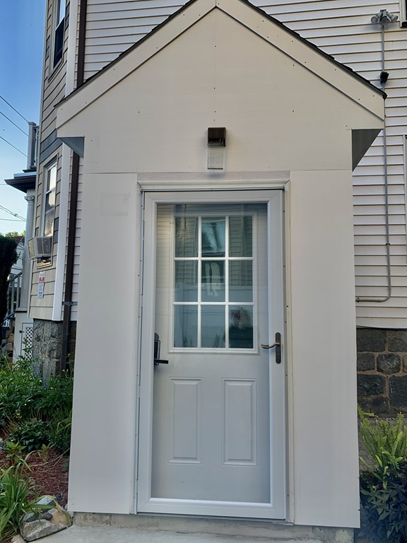 726 Metropolitan Ave, Hyde Park