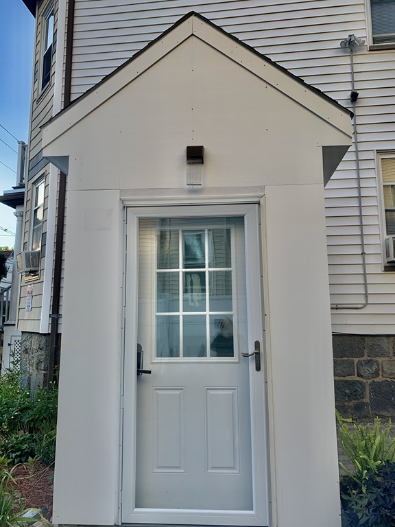 726 Metropolitan Ave, Hyde Park