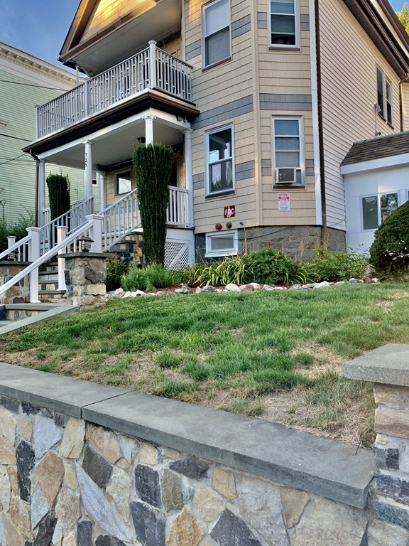 726 Metropolitan Ave, Hyde Park