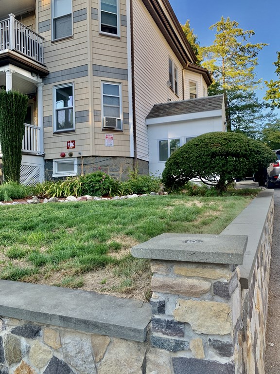 726 Metropolitan Ave, Hyde Park