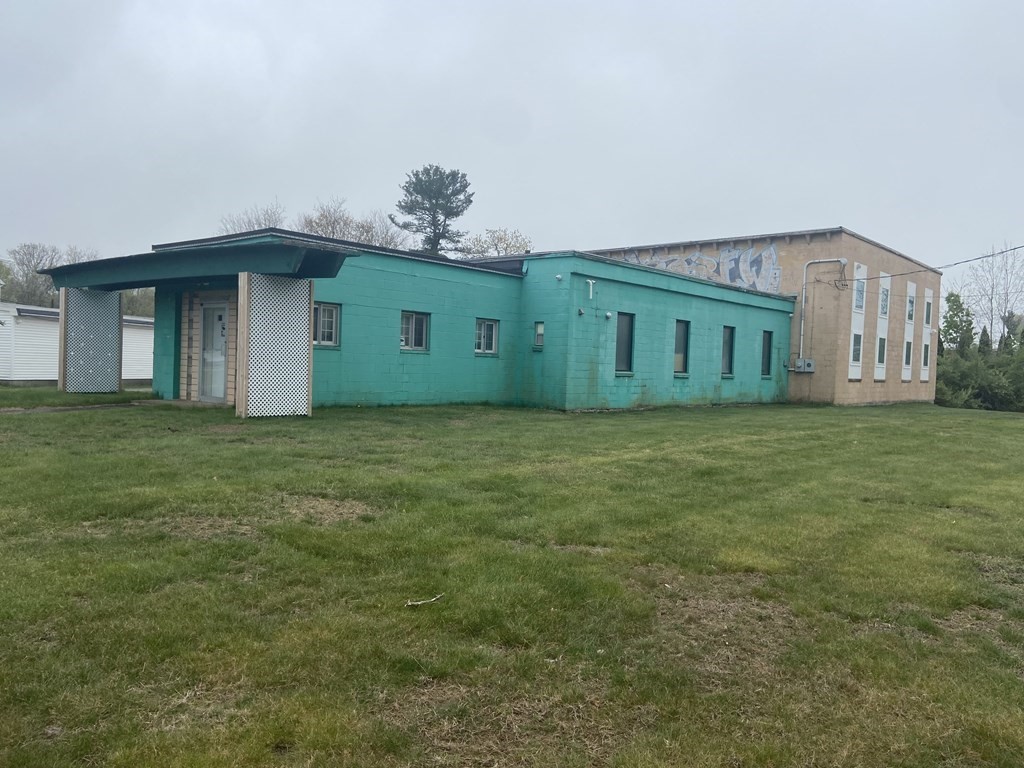 Cape Cod Real Estate 170 East Bacon Street, Plainville, MA 02762