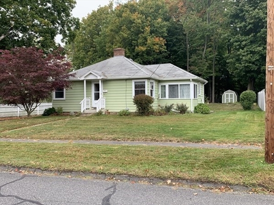 73 Lincoln St, Greenfield, MA: $164,000
