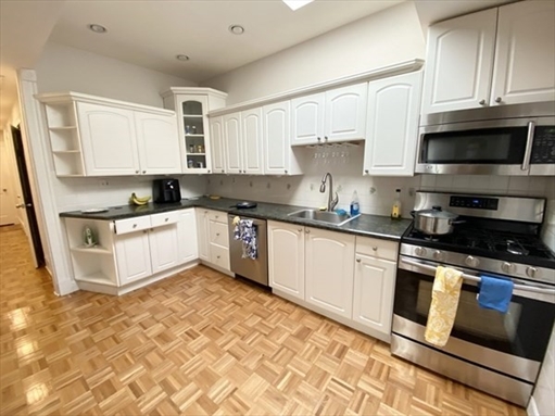 108 Buttonwood, Apt 3