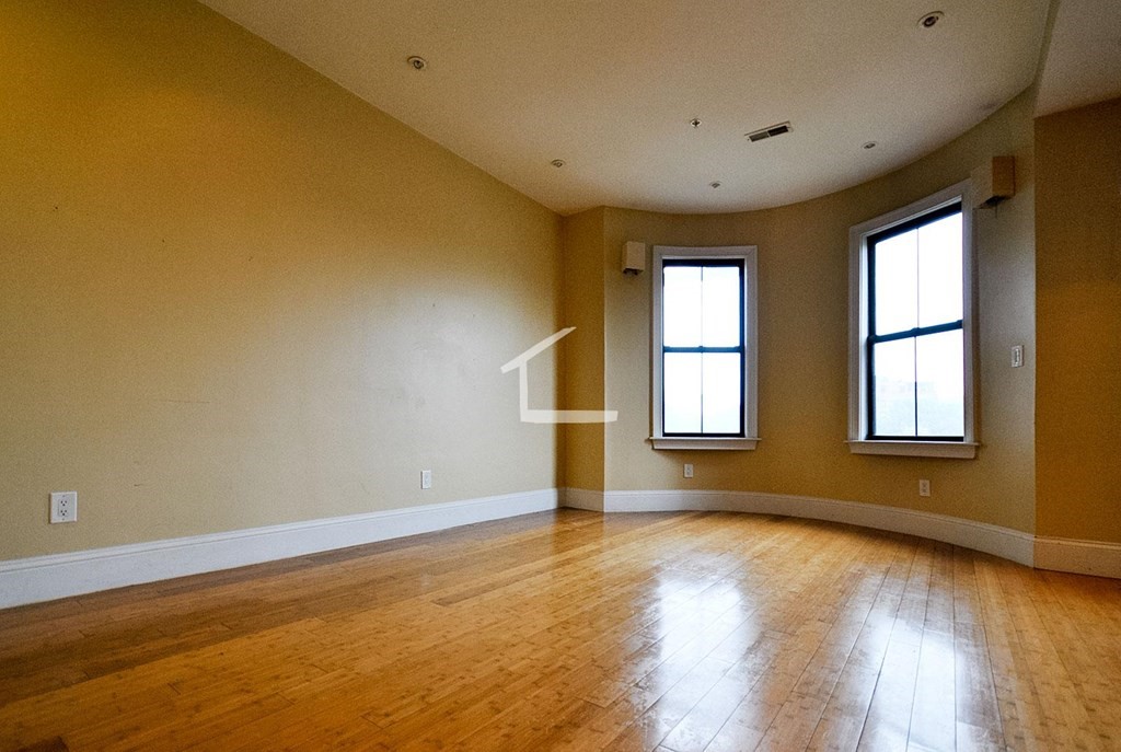 9 Cortes St, Back Bay