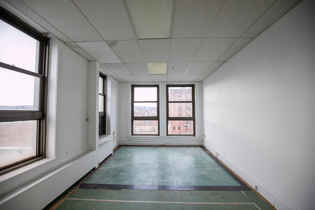 302 High St, Holyoke, MA 01040 - Image 4