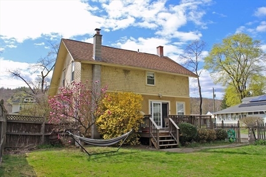 28 Park Ave, Greenfield, MA: $225,000