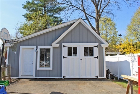 36 Linden Ave, Greenfield, MA: $250,000