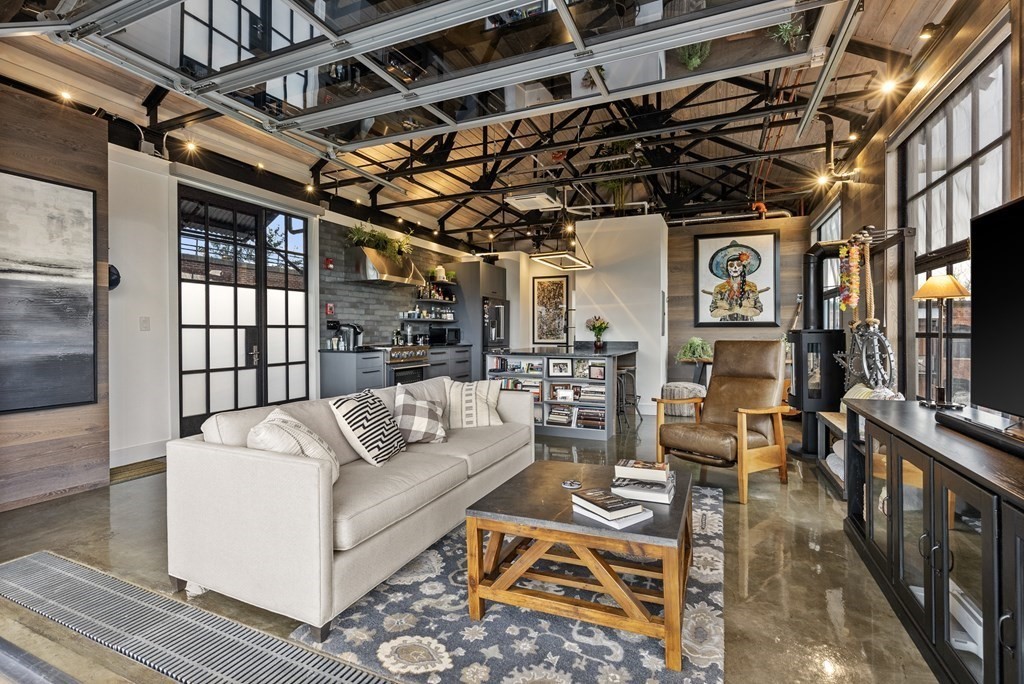 Current Listings And Pictures [ 400 x 512 Pixel ]