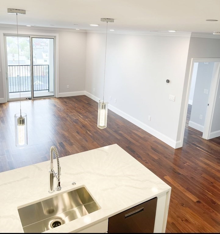 87 Medford St, Medford