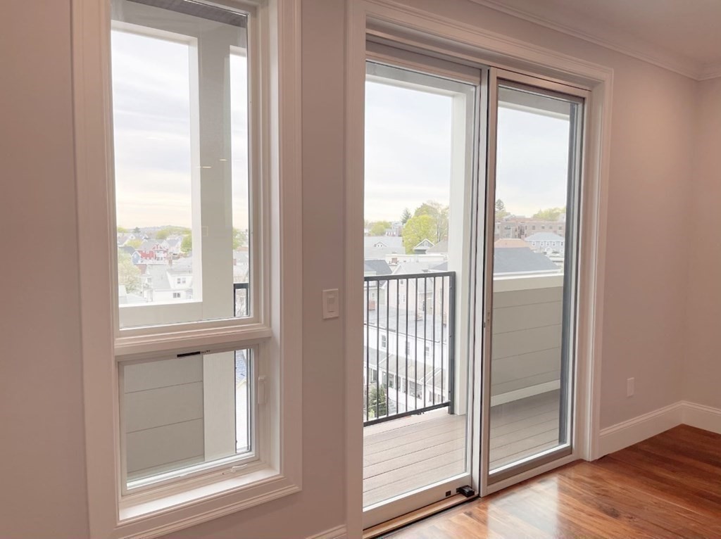 87 Medford St, Medford