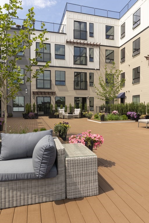 87 Medford St, Medford