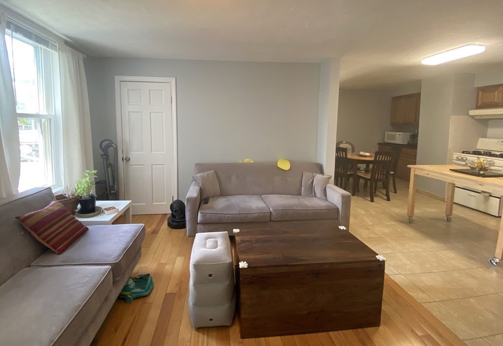 326 Bremen St, East Boston