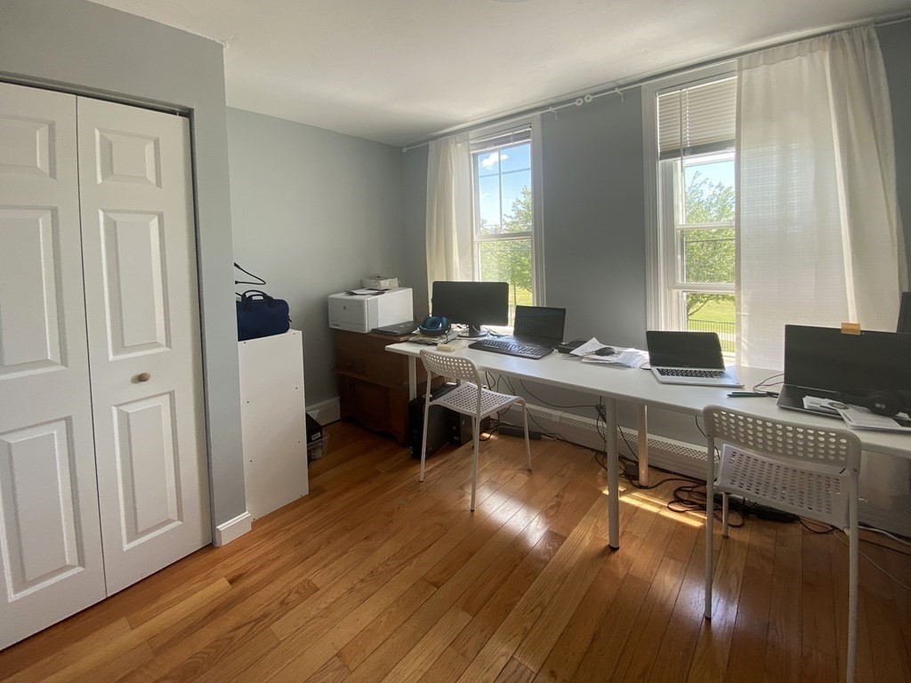 326 Bremen St, East Boston