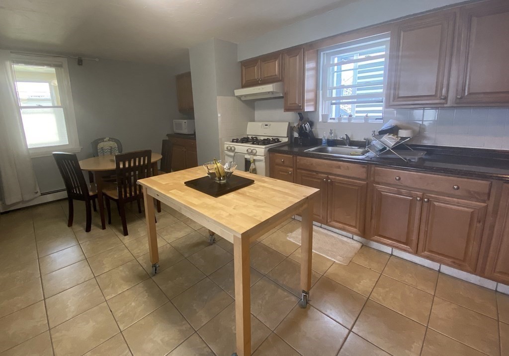 326 Bremen St, East Boston