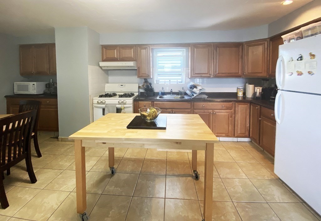 326 Bremen St, East Boston