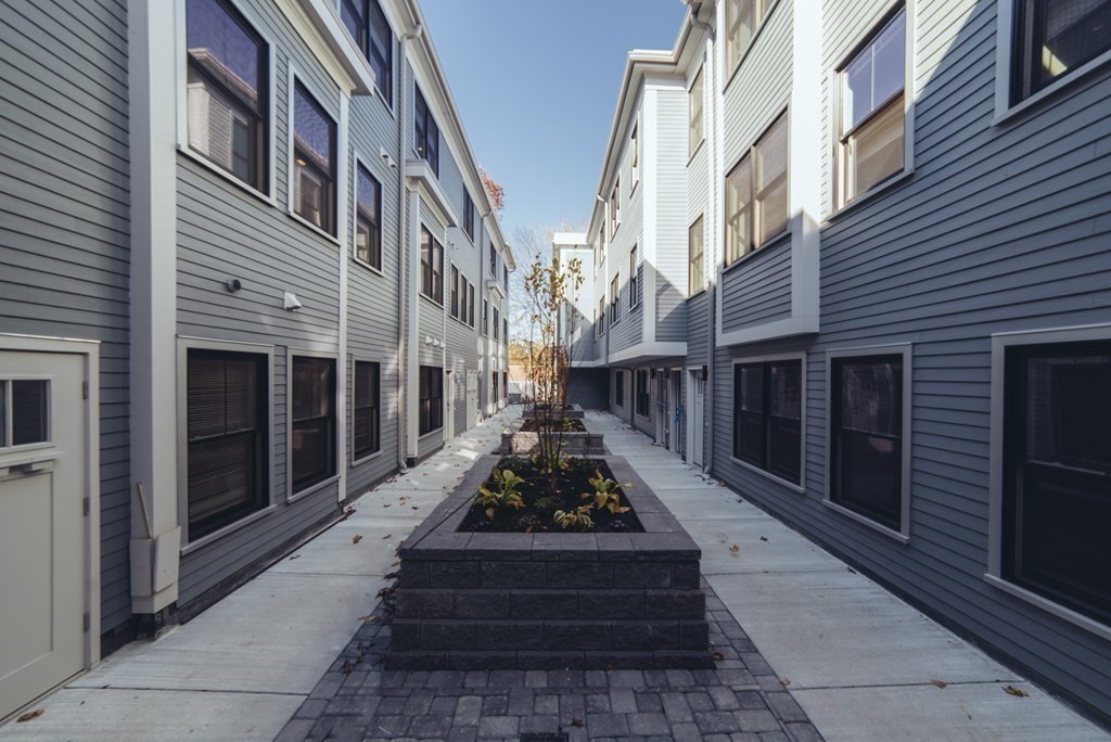 45 Spring St, West Roxbury