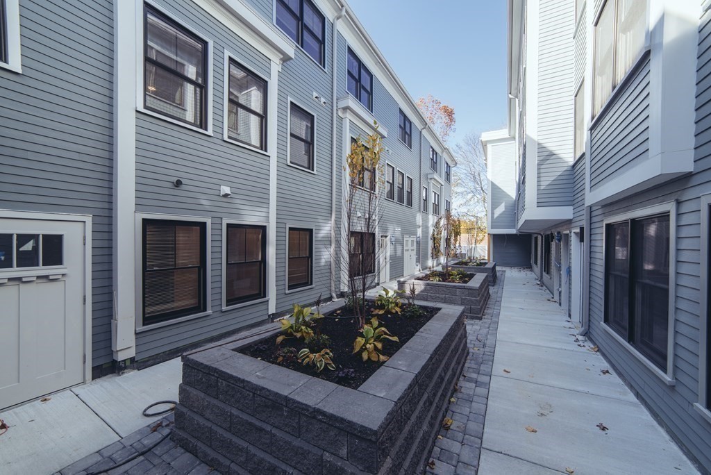 45 Spring St, West Roxbury