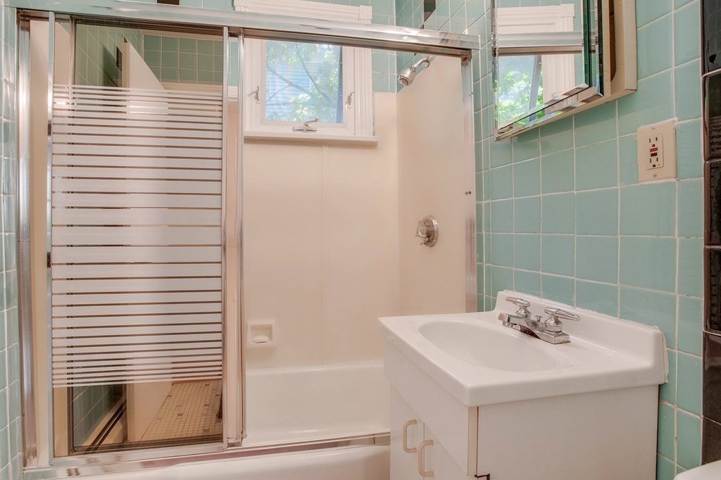 64 Prentiss St, Baldwin