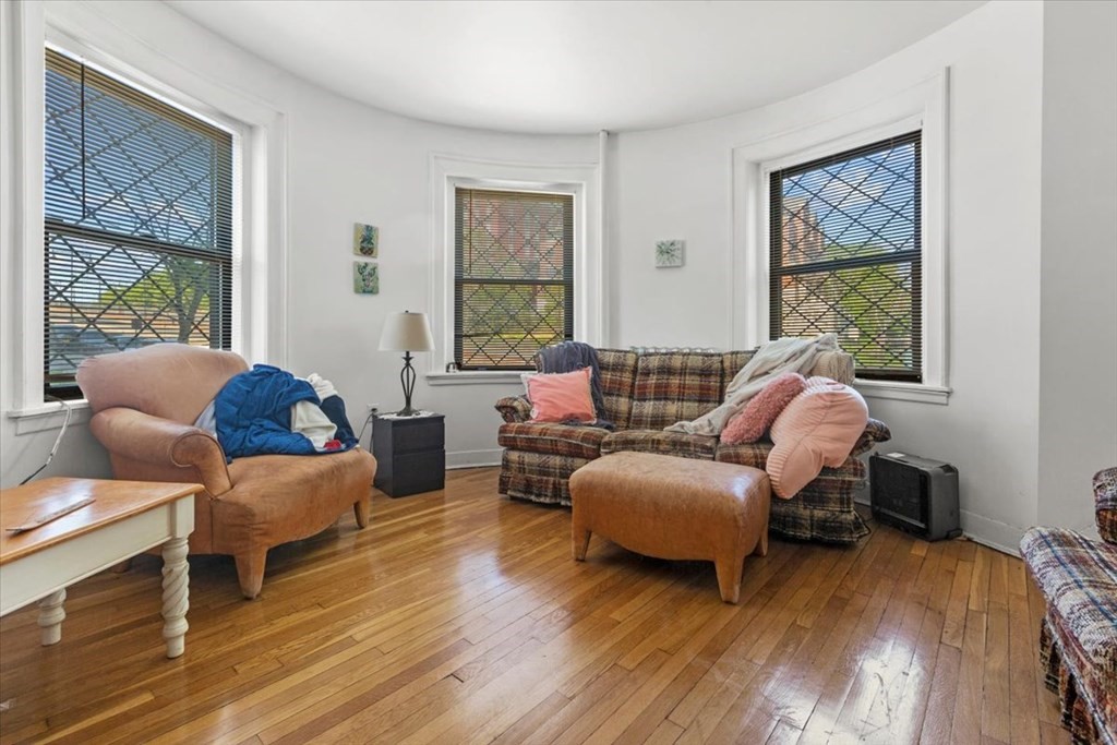 1462 Commonwealth Ave, Brighton